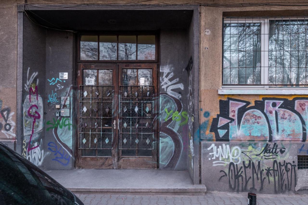 סופיה Industrial 2-Bdr Flat By The National Stadium מראה חיצוני תמונה